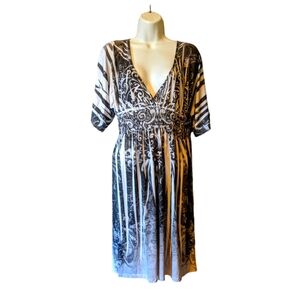 Silky Soft Black and White Dress Swirl Pattern Short Flutter Sleeves Sz.M/L